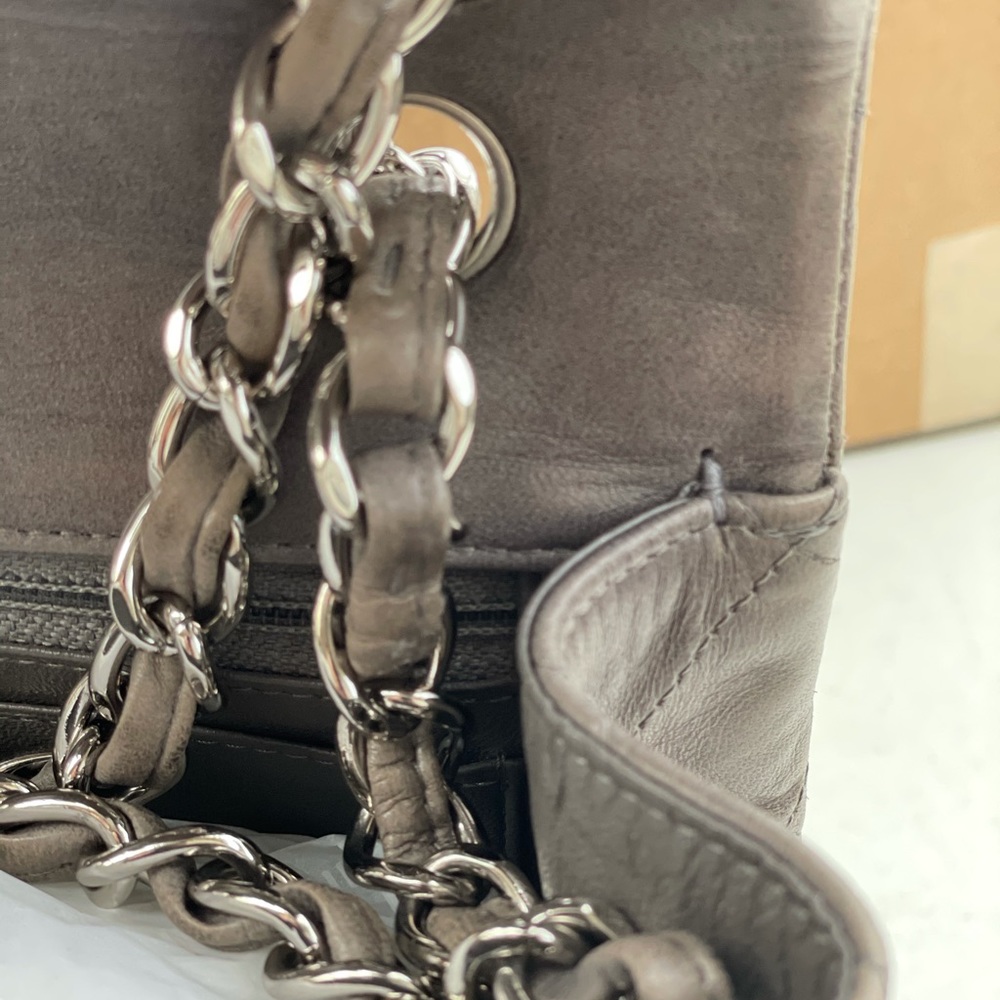 Authentic Chanel Maxi - Picture 8 of 13